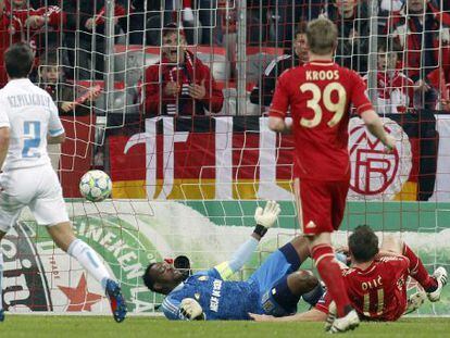 Olic, en el momento del primer gol del Bayern.
