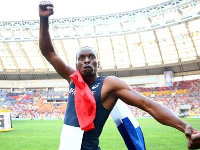 Tamgho celebra su título mundial en el estadio de Moscú el 18 de agosto pasado.