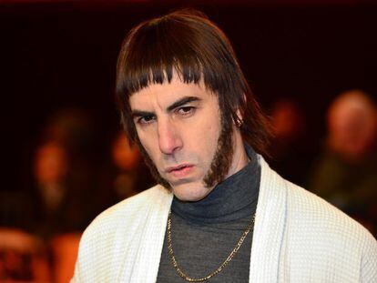 Sacha Baron Cohen caracterizado como Liam Gallagher para su nueva peli.