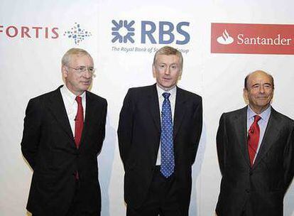 De izquierda a derecha, Jean Paul Votron (Fortis), Fred Goodwin (RBS) y Emilio Botín (Banco Santander).
