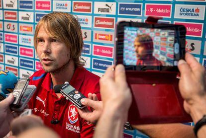 El jugador checo, Jaroslav Plasil, durante una rueda de prensa