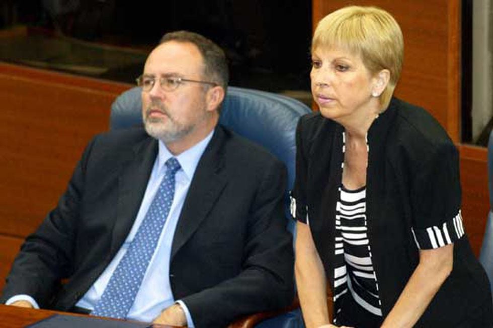 Los entonces diputados Eduardo Tamayo y María Teresa Sáez, en la ...