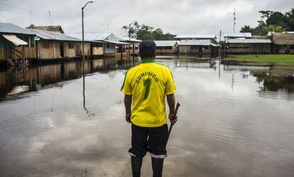 El equipo de fútbol de Cuninico ha tenido que dejar de jugar en su campo porque éste ha quedado inundado.