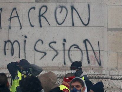 Protesta contra Macron en el Arco del Triunfo de Par&iacute;s, el s&aacute;bado.