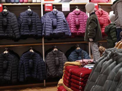Los jerséis y los plumas de Uniqlo costarán siete euros más este invierno