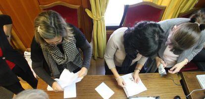 El escrutinio del voto exterior, en las generales de 2011.