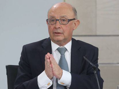 El ministro de Hacienda, Cristóbal Montoro, tras el Consejo de Ministros donde presentó los Presupuestos de 2018. 