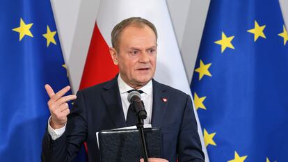 Donald Tusk comparece este viernes en Varsovia tras su primera reunión de trabajo con su futuro equipo de Gobierno.