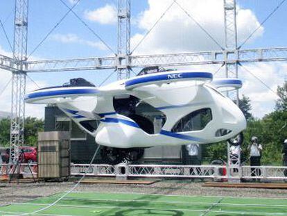 El Gobierno nipón pretende comercializar este tipo de vehículos en 2023 y transportar personas con ellos en 2030