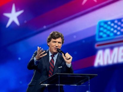 El expresentador de Fox News Tucker Carlson se dirige a los líderes conservadores en el foro AmericaFest, en el estado de Arizona, el 18 de diciembre.