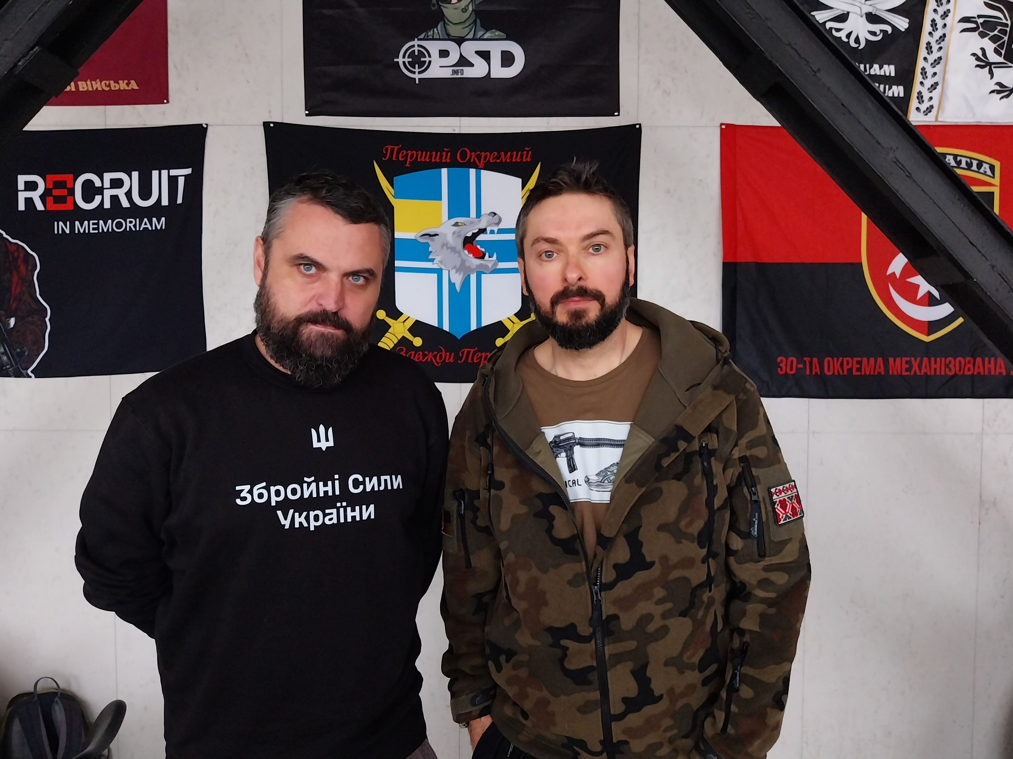 Yuri Matsarskii y Max Kolesnikov, veteranos de la guerra contra Rusia, son jóvenes en Kiev.