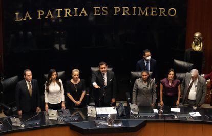 Después de al menos 14 horas  para la selección de la mesa directiva de la Cámara de senadores la planilla final votó por Alejandro Armenta Mier, como presidente.