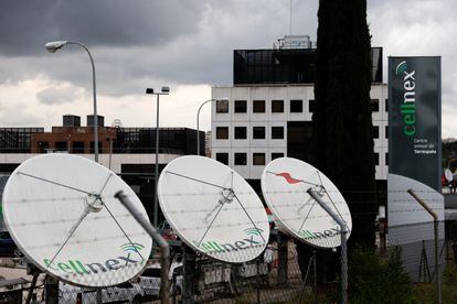 Telecom antennas of Spain’s telecom infrastructure company Cellnex are seen in Madrid, Spain, April 27, 2022.,Image: 686482926, License: Rights-managed, Restrictions: , Model Release: no, Credit line: SUSANA VERA / Reuters / ContactoPhoto