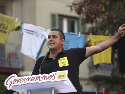 Quim Arrufat, durante su intervención en el acto de campaña de la formación celebrado en Terrassa en 2015. Alejandro García (Efe)