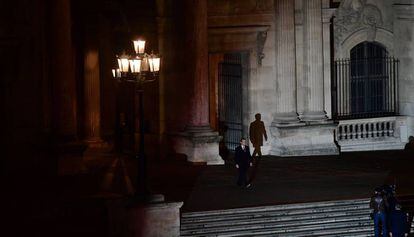 Macron, tras ser elegido presidente de Francia, en el Louvre.