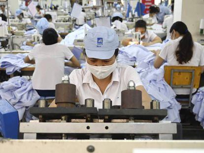 Fábrica textil en Hanoi. 