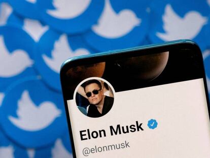 Twitter lanzará este lunes un sistema de suscripción que incluirá la marca de verificación azul