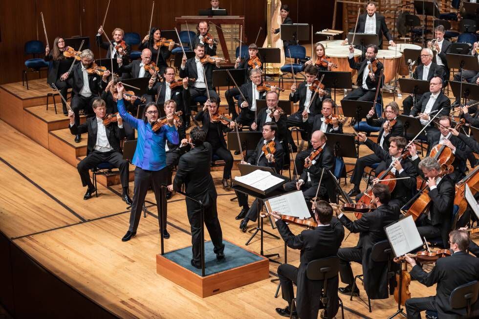 Leonidas Kavakos y la Orquesta Filarmónica de Viena tras tocar el último acorde del Concierto para violín de Korngold.