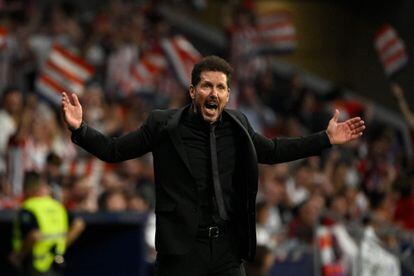 Diego Pablo Simeone, entrenador del Atlético de Madrid y firme creyente en el horóscopo, que ha admitido que utiliza para gestionar la plantilla y elegir qué jugadores quiere fichar. 