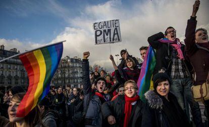 Manifestaci&oacute;n en Par&iacute;s a favor del matrimonio homosexual. 