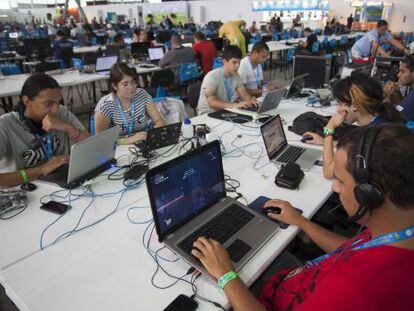 J&oacute;venes en la Campus Party de S&atilde;o Paulo.