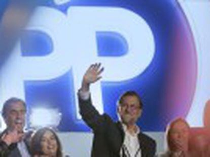 Rajoy tiene complicada su investidura y no suma con Ciudadanos. Sánchez tendría que elegir entre permitir que gobierne el PP o pactar con Podemos y otros un acuerdo que incluye referéndum en Cataluña