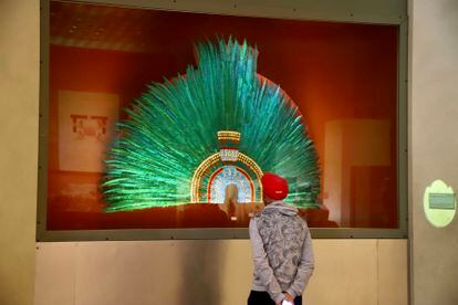 Replica of Moctezuma's headdress, in the National Museum of Anthropology.