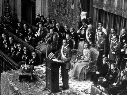 El Rey, ante las Cortes Generales, el 22 de noviembre de 1975.