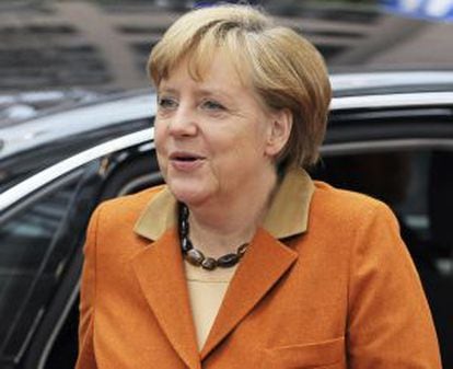 Angela Merkel, llega a la cumbre de jefes de Estado y de Gobierno.
