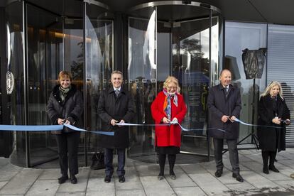 
La directora general de la Organización de las Naciones Unidas (ONU), Tatiana Valovaya, inauguró este lunes el edificio H en la sede europea de la ONU, en Ginebra (Suiza), acompañada del ministro de Exteriores suizo, Ignazio Cassis.