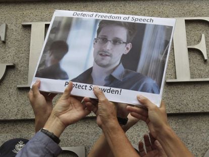 Cartel en una manifestación en apoyo a Edward Snowden, denunciante del espionaje de la NSA y emblema del 'whistleblower'