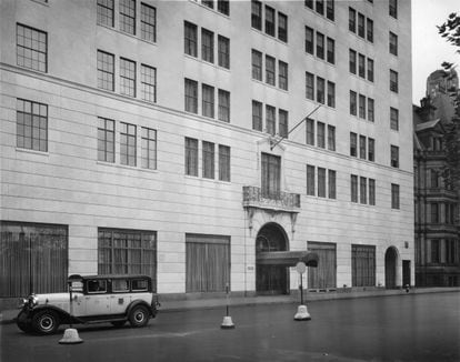 Facade of Bergdorf Goodman in the early 1920s.