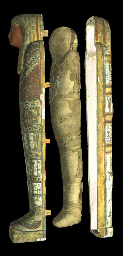 Momia con su sarcófago, de la exposición de CaixaForum Madrid.