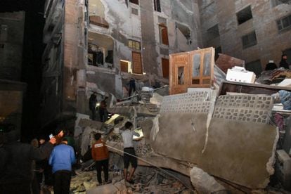 Un edificio colapsado tras el seísmo en la ciudad siria de Al Arbaeen. 