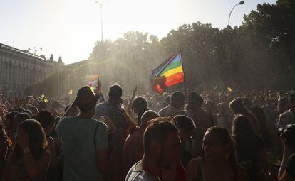 La plaza de Cibeles repleta de manifestantes. La marcha ha arrancado a las seis y media de la tarde desde la estación de Atocha, de donde ha partido en dirección hacia la plaza de Colón.