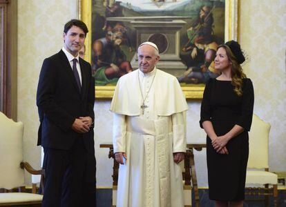 Justin Trudeau y su mujer, Sophie Gregoire Trudeau. durante su encuentro con el Papa.