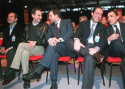 Manuel Chaves (Andalucía), José Luis Rodríguez Zapatero, Marcelino Iglesias (Aragón), José Bono (Castilla-La Mancha) y Rafael Simancas (Madrid), durante la conferencia autonómica del PSOE.