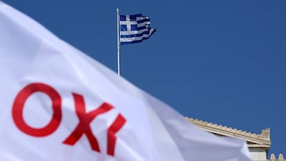 Una bandera de la campaña por el 'no' en el referéndum del próximo domingo.