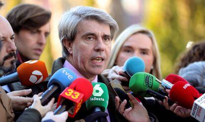 El presidente de la Comunidad de Madrid, Angel Garrido, haciendo declaraciones a los medios en un acto reciente. 