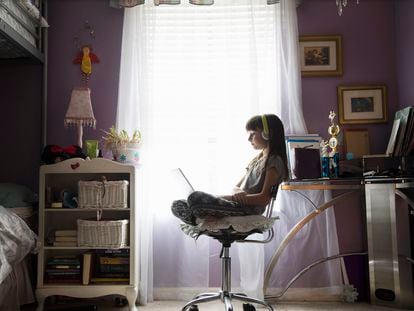 Los niños deben poder sentirse seguros y competentes para poder regular sus emociones ante la ausencia del adulto en casa.