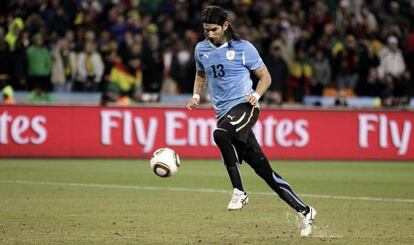 Abreu lanza el último penalti de Uruguay ante Ghana en los cuartos de final del Mundial de 2010.
