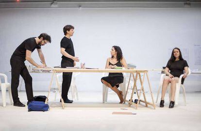 Israel Elejalde, Jes&uacute;s Noguero, Mar&iacute;a Morales y Fernanda Orazi, en una escena de &#039;Ensayo&#039;, de Pascal Rambert.