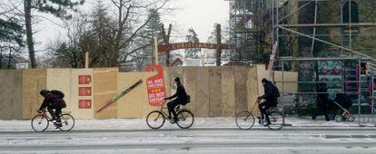 Entrada tapiada en el barrio de Christiania con carteles de "No molestar", a finales de enero.