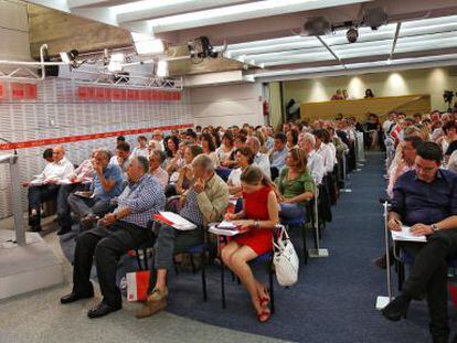 El l&iacute;der del PSOE, Alfredo P&eacute;rez Rubalcaba, durante su intervenci&oacute;n en el comit&eacute; federal. 