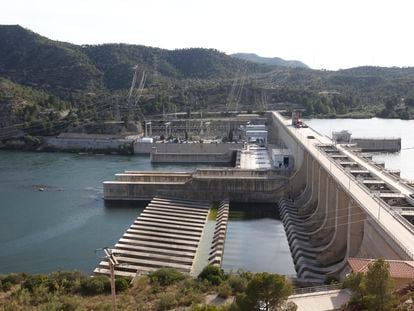 Central hidroeléctrica de Riba-roja d'Ebre (Tarragona), en una imagen de archivo.