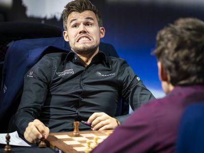 Magnus Carlsen, durante una partida contra Aronián en el torneo de Zagreb 2019, correspondiente al Grand Chess Tour