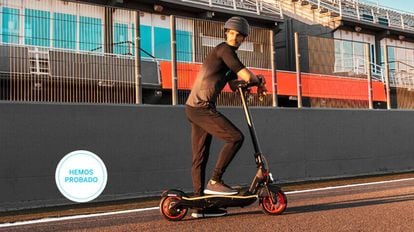 Ponemos a prueba los mejores patinetes eléctricos para movernos por ciudad de marcas como Xiaomi, Cecotec o SmartGyro.
