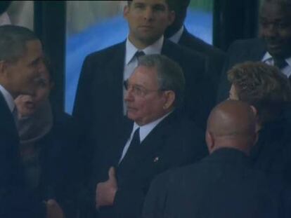 Saludo entre Obama y Raúl Castro