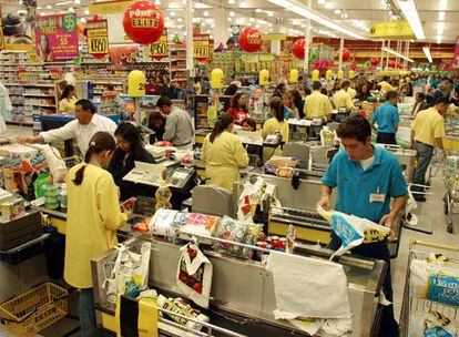 En el último año los precios han subido un 5,8% en Colombia. En la foto, un supermercado de Bogotá.