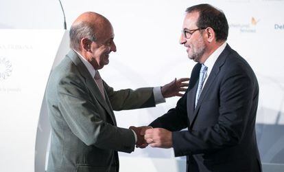 Miquel Roca (i) y Ramón Espadaler (d) antes de la conferencia de este martes.
